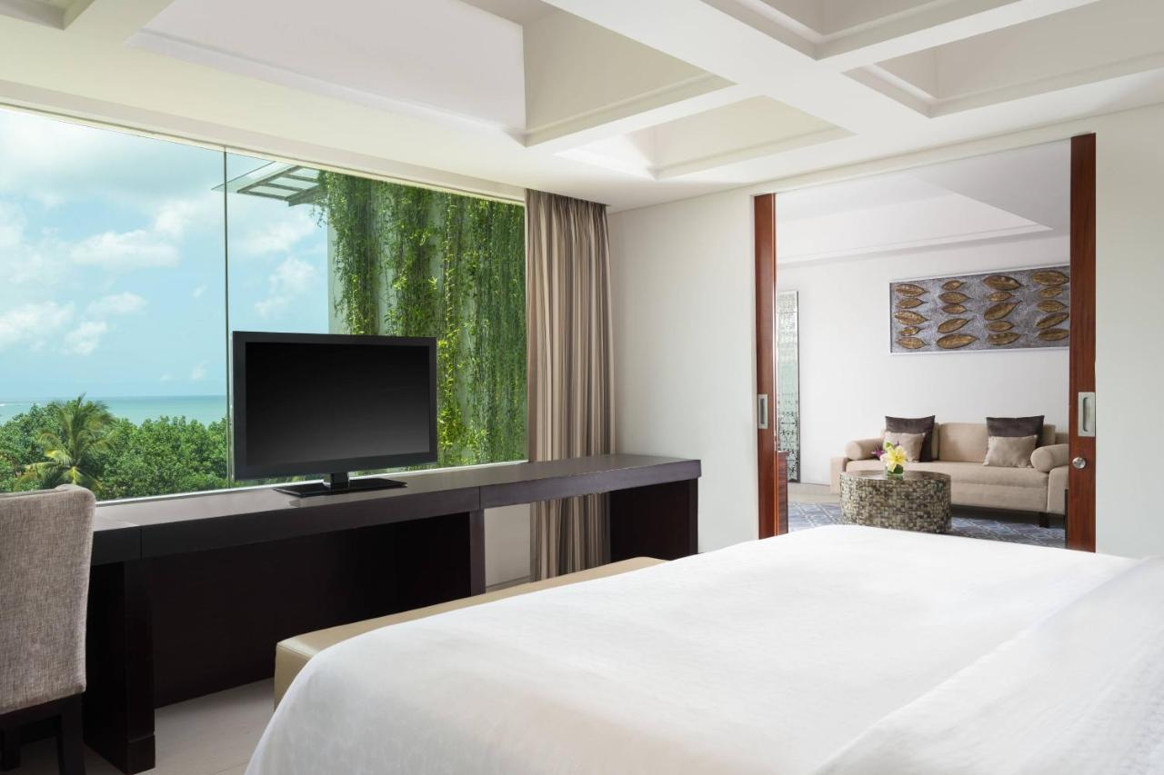 Sheraton Bali Kuta Resort Kültér fotó A bedroom at the hotel