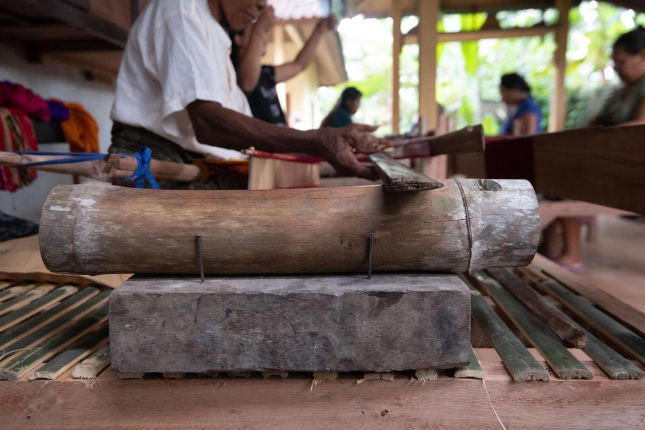 Sheraton Bali Kuta Resort Kültér fotó Bamboo being split with a knife