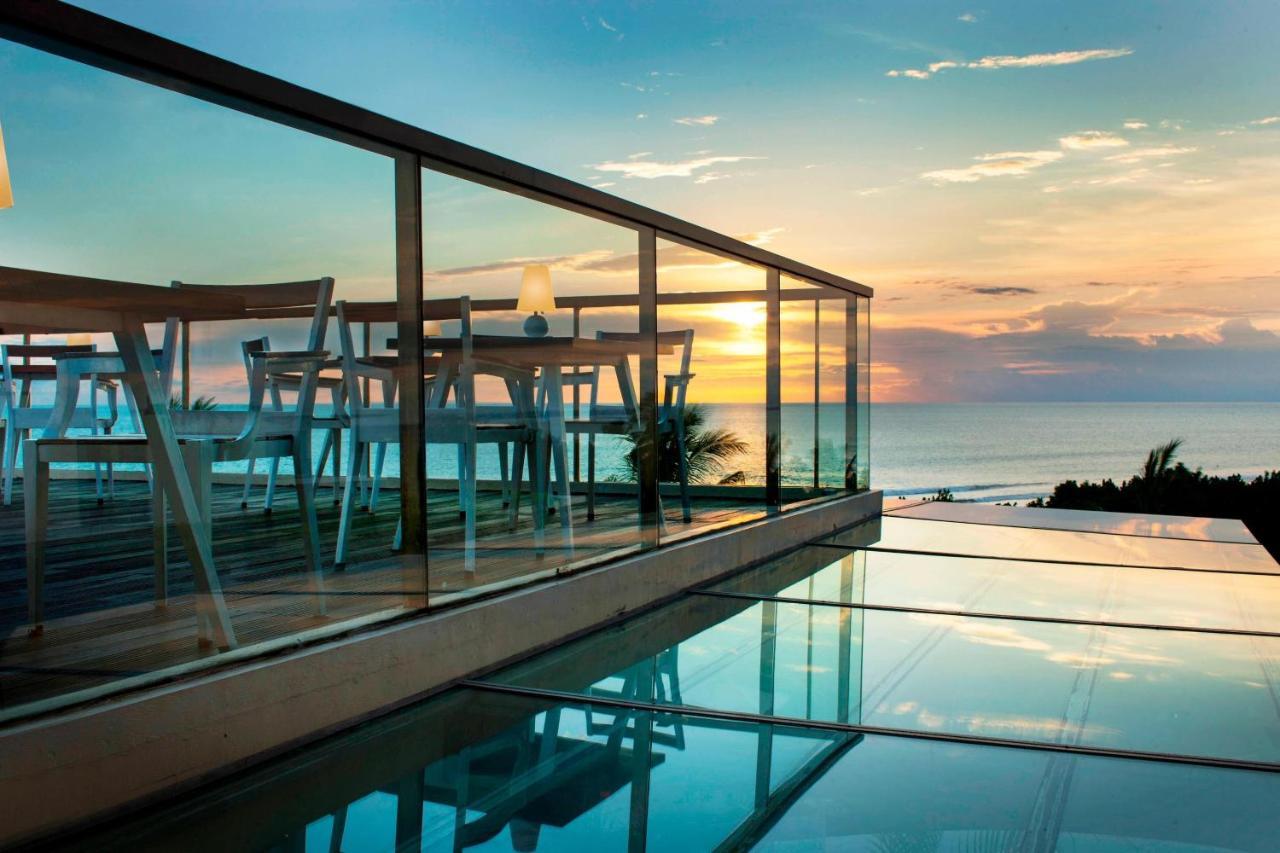 Sheraton Bali Kuta Resort Kültér fotó Sunset at the Sky Bar