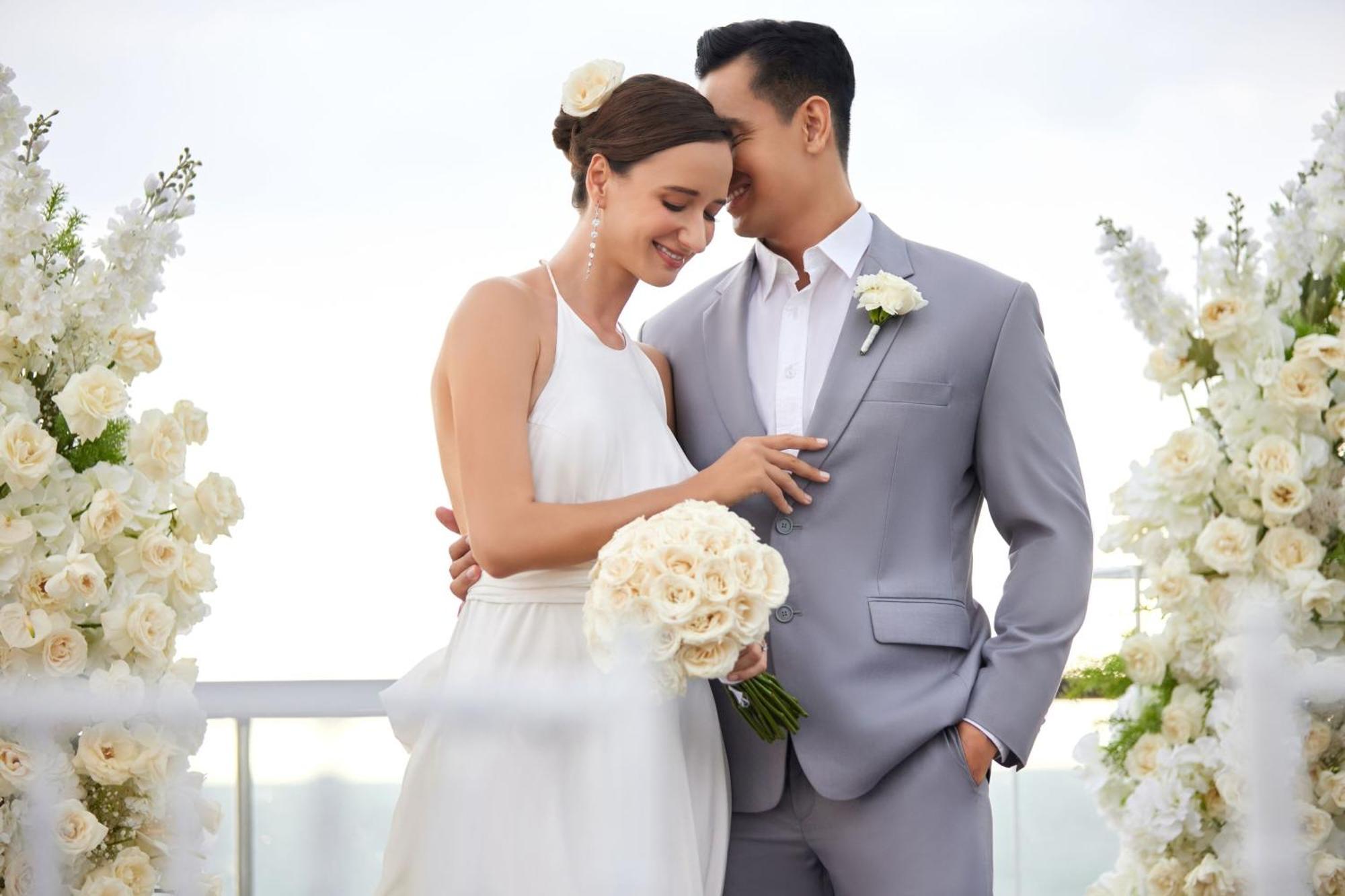 Sheraton Bali Kuta Resort Kültér fotó Wedding couple