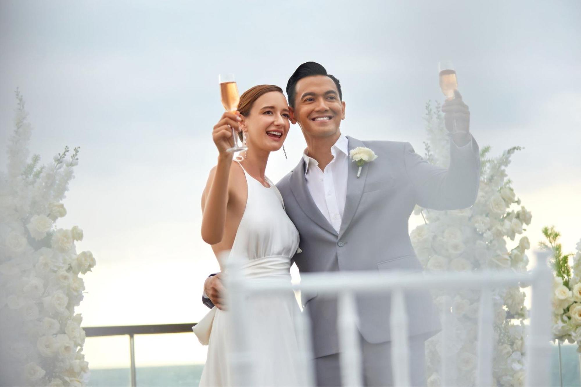 Sheraton Bali Kuta Resort Kültér fotó Wedding on board