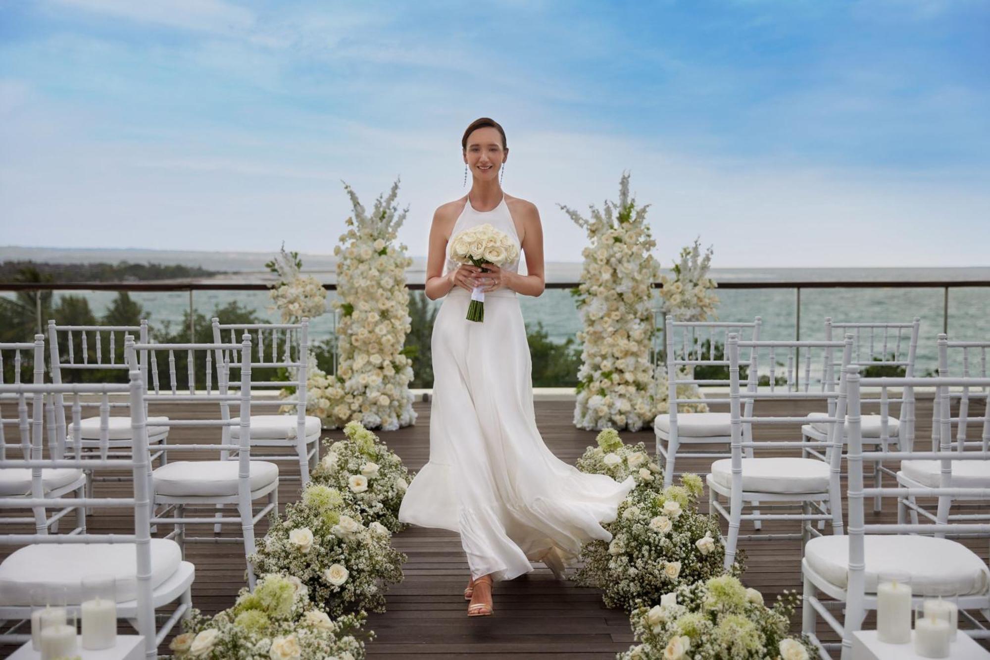 Sheraton Bali Kuta Resort Kültér fotó Wedding at the hotel