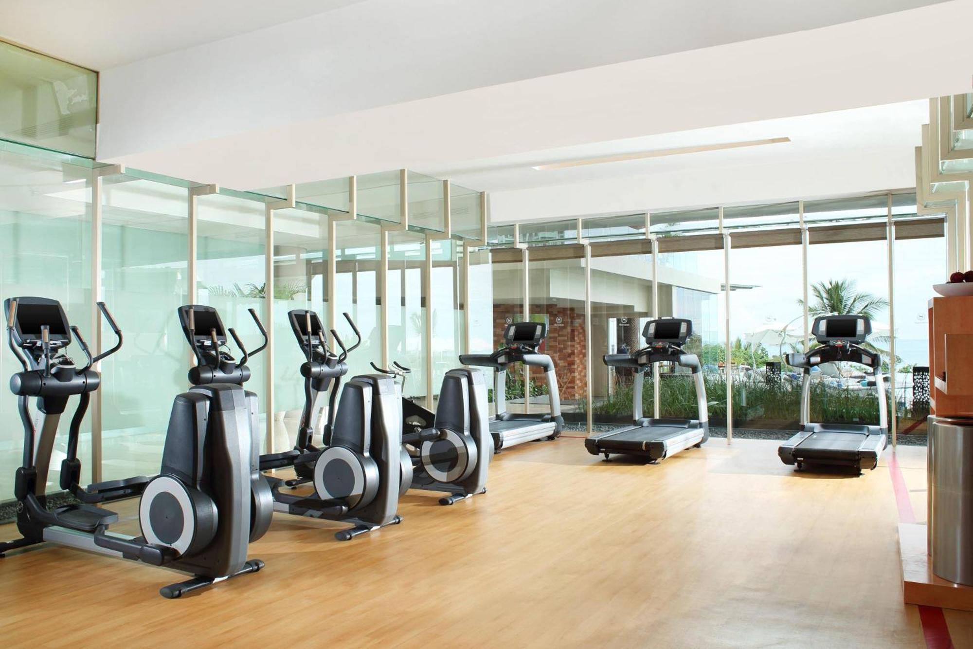Sheraton Bali Kuta Resort Kültér fotó The gym at the hotel