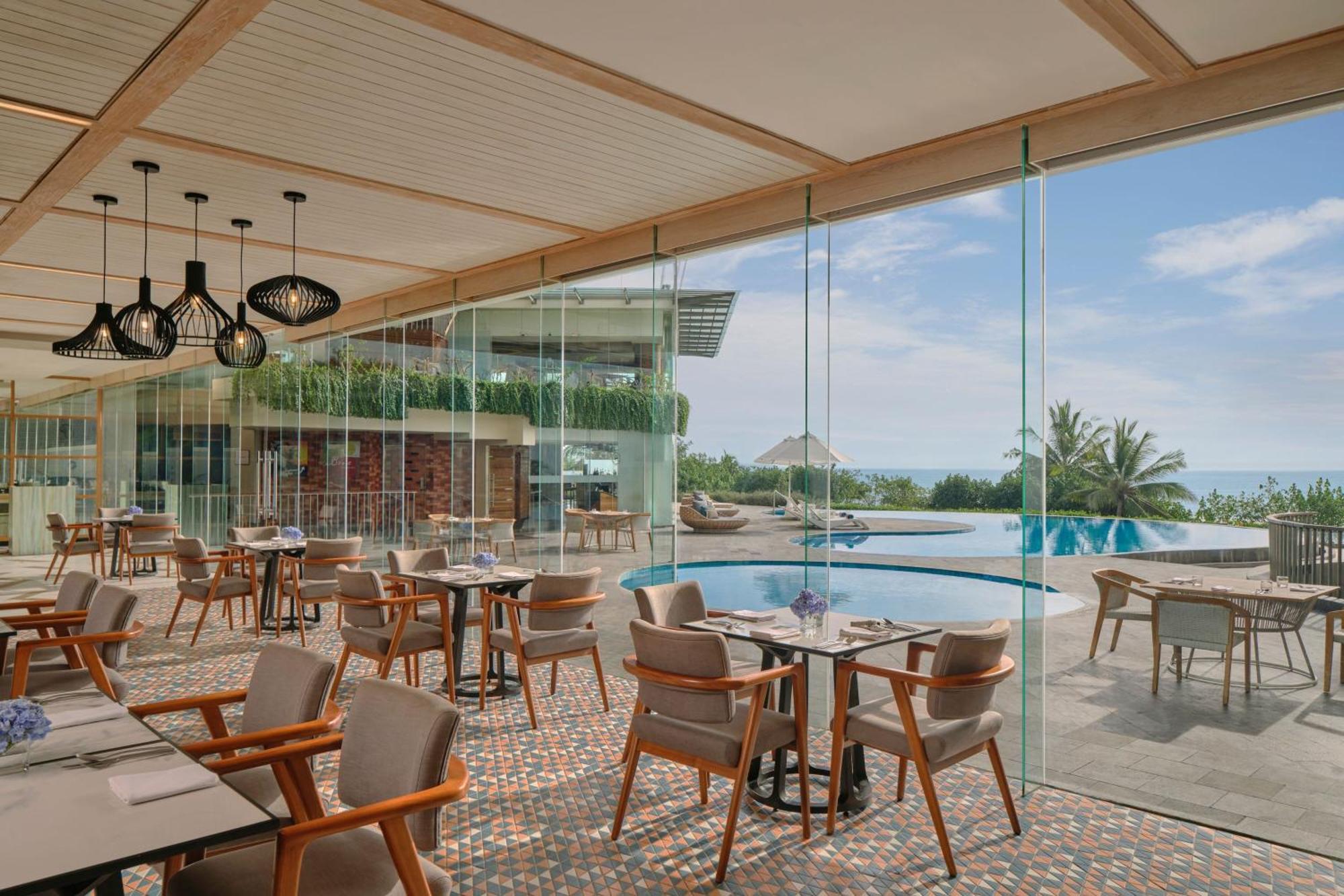 Sheraton Bali Kuta Resort Kültér fotó The Pool Bar