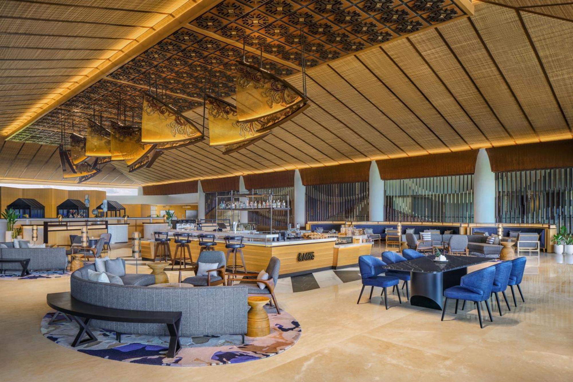 Sheraton Bali Kuta Resort Kültér fotó The Lounge at the airport